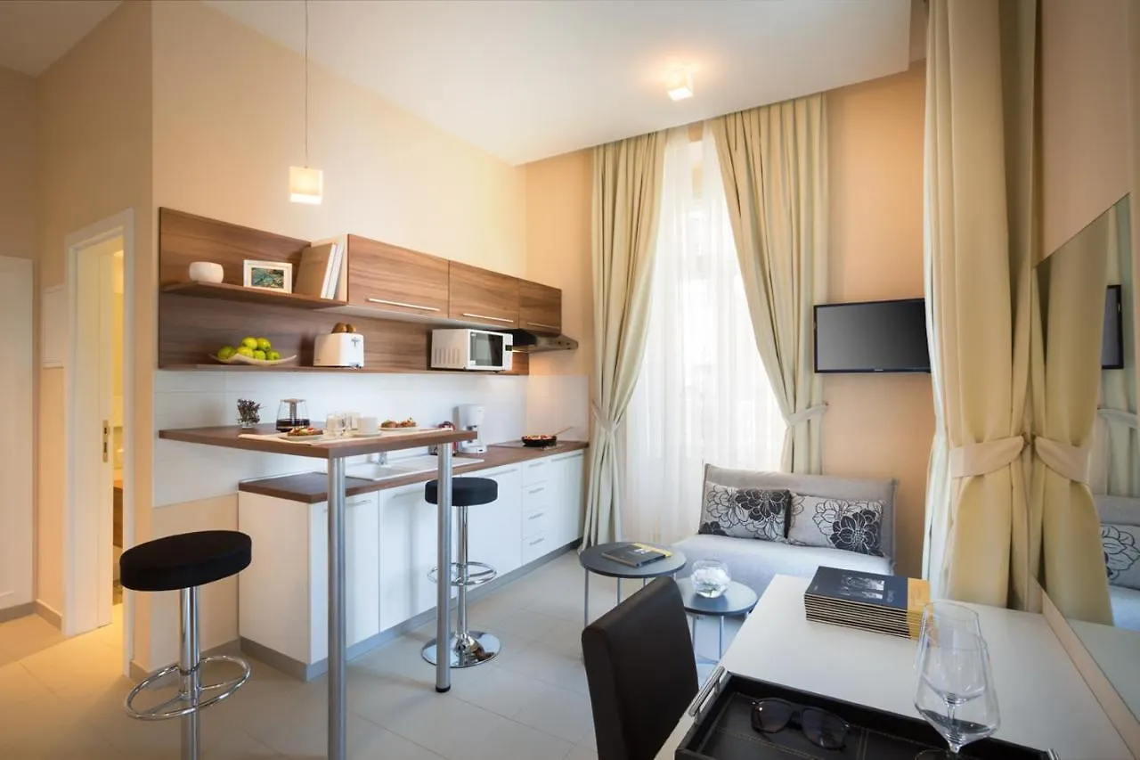 Apartments Atlanta - Liburnia Lovran 0*,